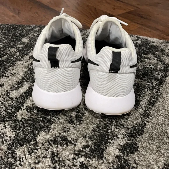 Nike Roshe One Sneakers 👟 - Picture 3 of 7